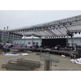 鎮江大型鋁合金桁架燈光架篷房和紅色鋁合金舞臺T臺
