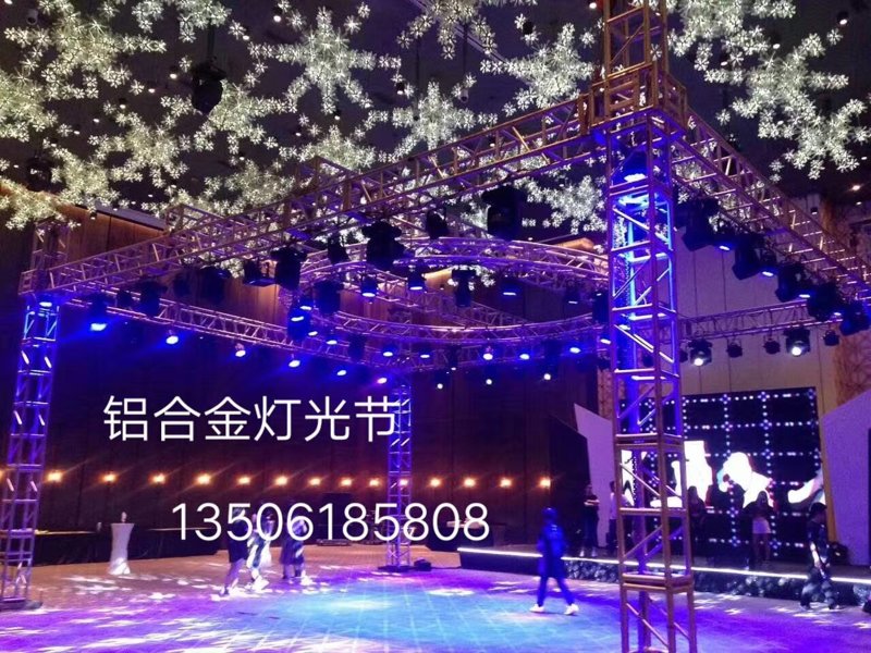 舞臺桁架搭建與圣誕如何應景匹配